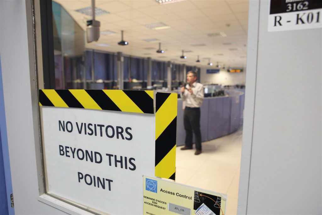 L'ingresso alla sala di controllo di ATLAS (Foto: CERN)