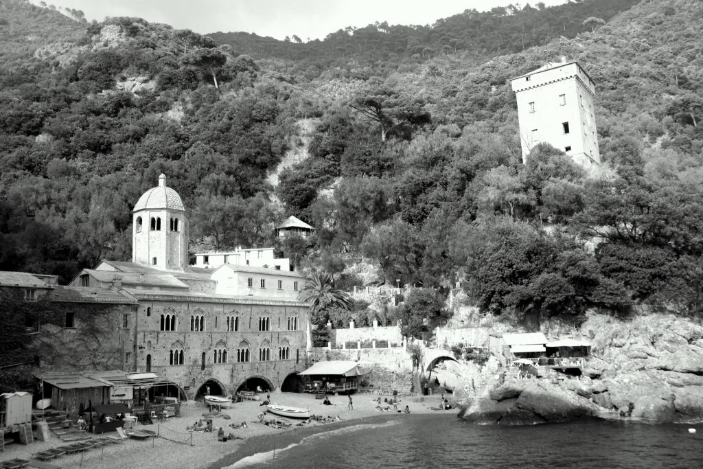 San Fruttuoso di Camogli (foto di Silvia Albini, da Flickr)